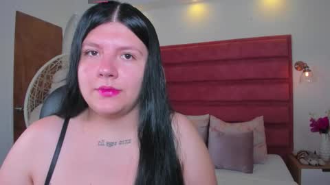 laia_hamilton online show from 11/21/25, 11:53