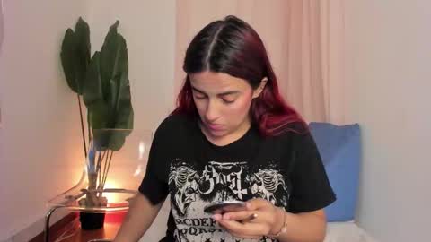 Snapshot of laia_jonees chatting on 09/28/25, 12:10 Laia online show from 09/28/25, 12:10