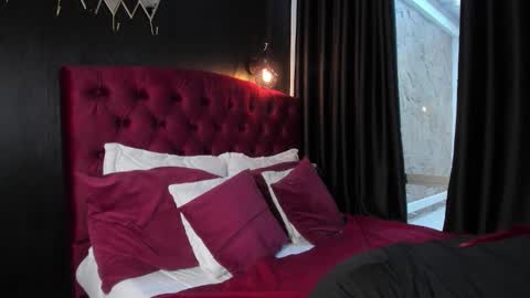 Laia  online show from 11/22/25, 12:04