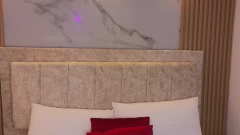 laiamilf online show from 01/29/25, 09:17