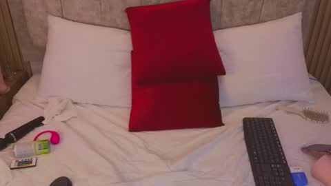 laiamilf online show from 03/03/25, 11:56