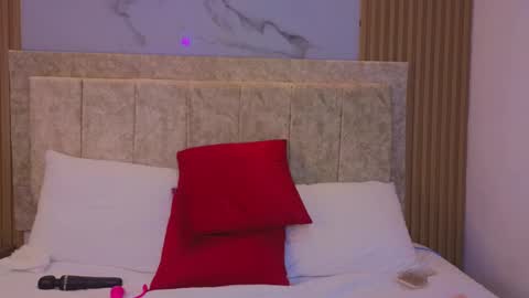 laiamilf online show from 03/07/25, 12:48