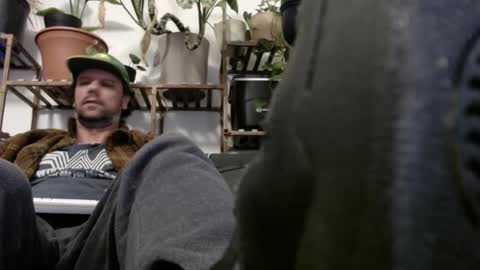 Snapshot of laidback_and_chill chatting on 01/01/25, 08:56 Rick online show from 01/01/25, 08:56