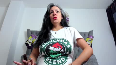 Lailacastillo online show from 12/12/24, 10:34