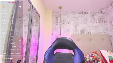Snapshot of lailamorfy chatting on 12/18/24, 12:51 online show from 12/18/24, 12:51