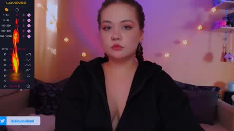 Snapshot of lala_loulou chatting on 10/18/25, 12:06 Nicky online show from 10/18/25, 12:06