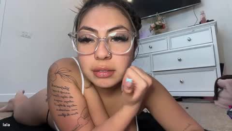Snapshot of lalaxxo chatting on 05/19/26, 03:24 lalaxxo online show from 05/19/26, 03:24
