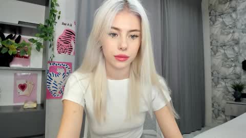 Erika online show from 09/23/25, 08:28