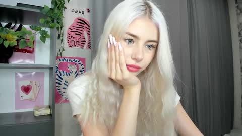 Erika online show from 09/25/25, 08:29