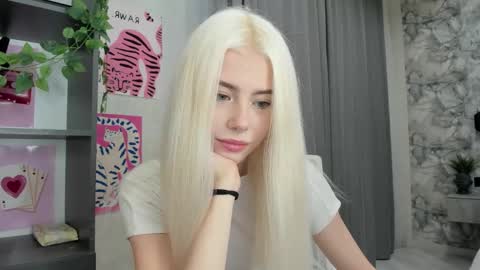 Erika online show from 09/30/25, 08:41