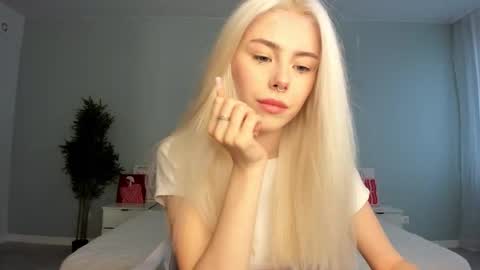 Erika online show from 10/06/25, 09:40