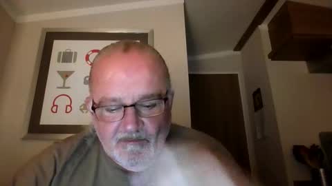 Snapshot of lamabama chatting on 09/13/25, 10:09 lamabama online show from 09/13/25, 10:09