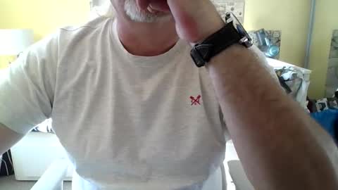 Snapshot of lamabama chatting on 10/12/25, 12:37 lamabama online show from 10/12/25, 12:37