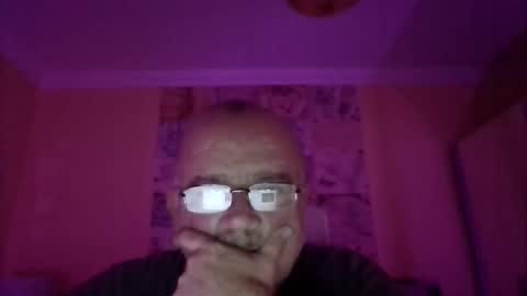 Snapshot of lamabama chatting on 10/30/25, 10:43 lamabama online show from 10/30/25, 10:43