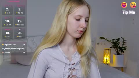 Liana online show from 10/19/25, 08:09