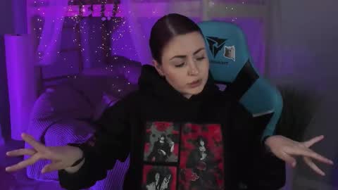 just call me Lana  and her security online show from 11/08/25, 05:29