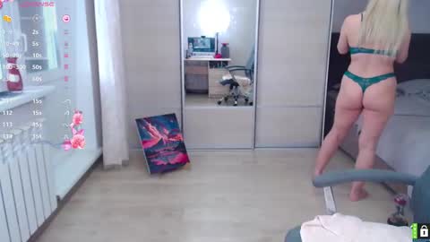 Lana online show from 11/14/25, 07:40