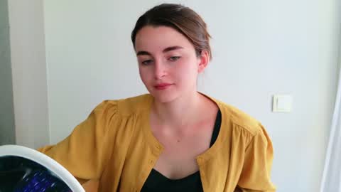 lana_gl online show from 06/18/26, 07:30