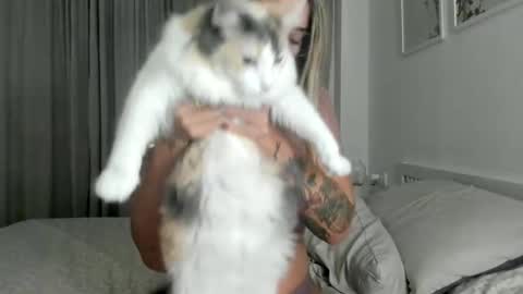 Lana online show from 10/04/25, 08:18