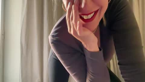 Lana online show from 12/01/25, 07:46