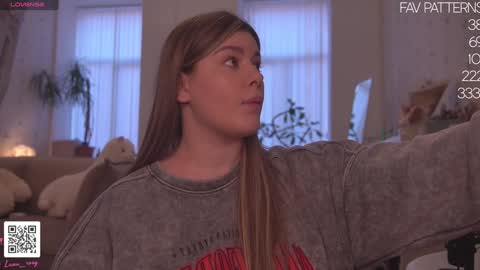 Snapshot of lana_rosy chatting on 01/18/25, 10:17 Alana online show from 01/18/25, 10:17