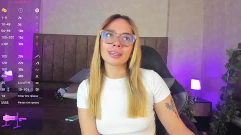 Lana online show from 10/28/25, 03:54