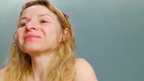 Snapshot of lanaangeldream chatting on 09/21/25, 12:29 Lana online show from 09/21/25, 12:29