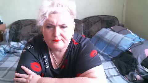 Snapshot of lanacat555 chatting on 09/17/25, 12:18 lanacat555 online show from 09/17/25, 12:18