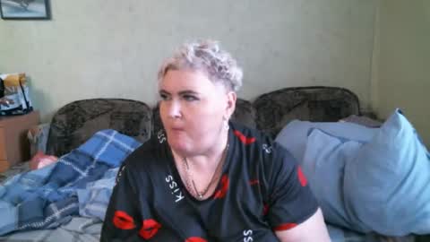 Snapshot of lanacat555 chatting on 09/18/25, 12:40 lanacat555 online show from 09/18/25, 12:40