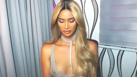 Lana online show from 02/18/25, 12:15