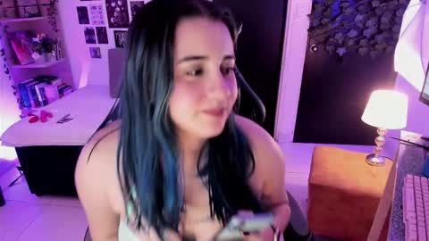 lanaherondale_ online show from 11/19/25, 09:31