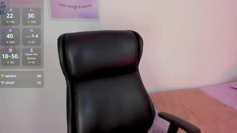 LanaJones online show from 04/18/26, 07:07