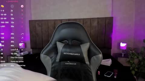 Snapshot of lanamills_ chatting on 09/27/25, 05:12 Lana online show from 09/27/25, 05:12