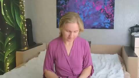 LanaviSmith online show from 12/19/25, 06:20