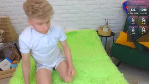 Snapshot of landel_boy chatting on 03/09/25, 07:26 Lanny online show from 03/09/25, 07:26