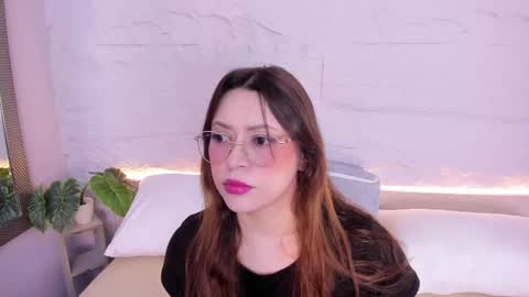 Snapshot of lanna_18_ chatting on 12/18/25, 11:38 Lanna online show from 12/18/25, 11:38