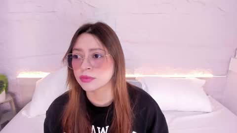 Snapshot of lanna_18_ chatting on 12/19/25, 11:50 Lanna online show from 12/19/25, 11:50