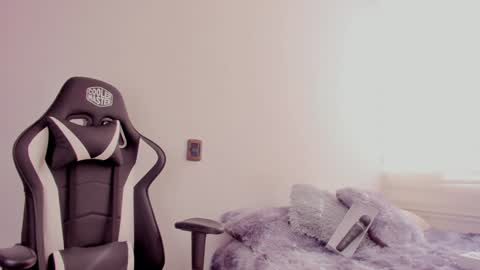 lanna_as online show from 02/06/25, 08:13