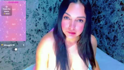 Snapshot of lanna_belle28 chatting on 06/16/26, 01:14 Lanna online show from 06/16/26, 01:14