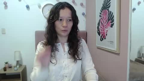 Snapshot of lanna_mills chatting on 06/18/26, 01:26 Lanna online show from 06/18/26, 01:26