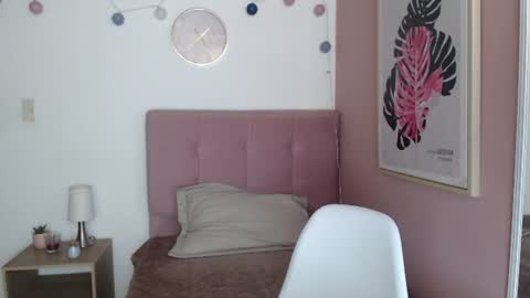 Snapshot of lanna_mills chatting on 06/25/26, 01:15 Lanna online show from 06/25/26, 01:15