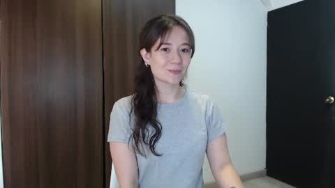 Snapshot of lanna_mills chatting on 06/26/26, 01:37 Lanna online show from 06/26/26, 01:37