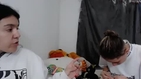 Snapshot of lannie_gonzales chatting on 01/12/25, 02:35 LANNIE   online show from 01/12/25, 02:35