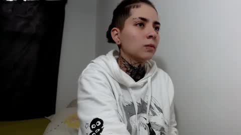 Snapshot of lannie_gonzales chatting on 03/04/25, 09:43 LANNIE   online show from 03/04/25, 09:43