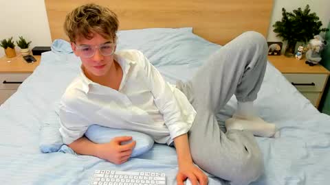 Fandi online show from 12/24/24, 08:11