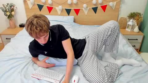 Fandi online show from 03/11/25, 04:18