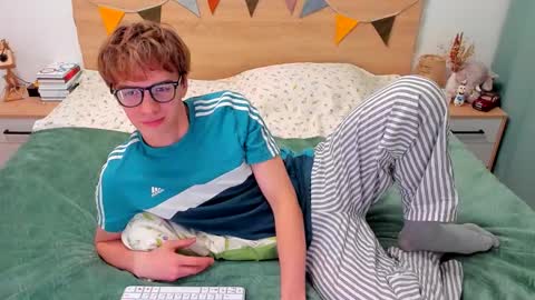 Fandi online show from 09/19/25, 04:18