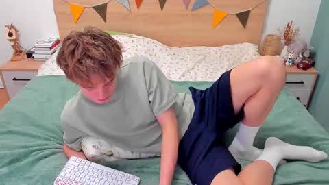 Fandi online show from 09/22/25, 02:30