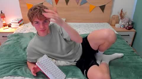 Fandi online show from 09/26/25, 03:16