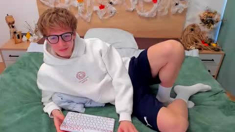 Fandi online show from 10/18/25, 09:43